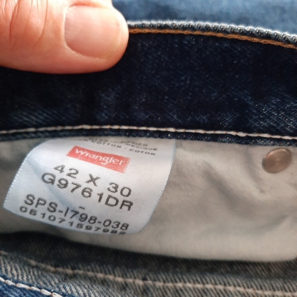 Mens  clothing - Picture 4 of 7